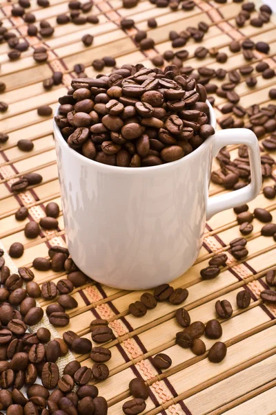 Composition de la tasse de café et du grain — Photo
