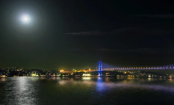 Puente del Bósforo de medianoche — Foto de Stock