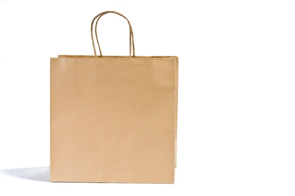Χάρτινη τσάντα αγορών σε λευκό φόντο. — Φωτογραφία Αρχείου