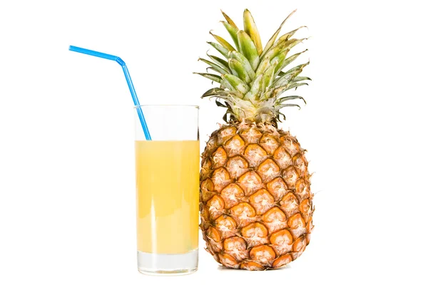 Ananassap en rijpe ananas — Stockfoto