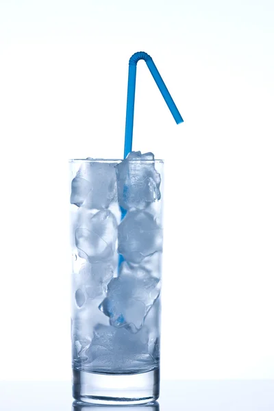 Vidro com gelo puro, sem água — Fotografia de Stock