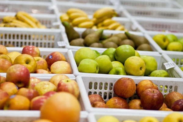Fruit and vegetables section supermarket — Stock Photo, Image