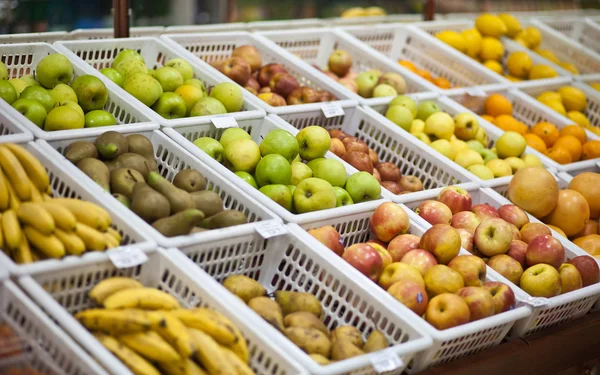 Supermercado de sección de frutas y verduras — Foto de Stock