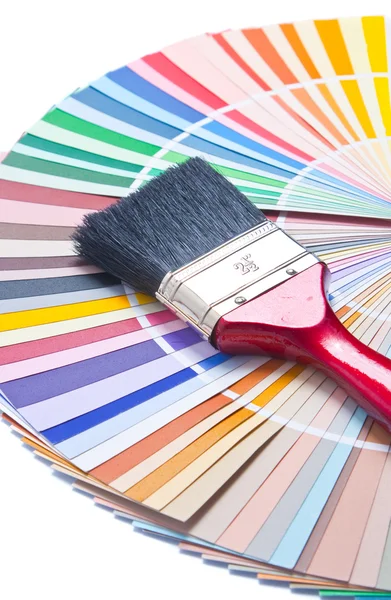 Pincel de pintura en la guía de color — Foto de Stock