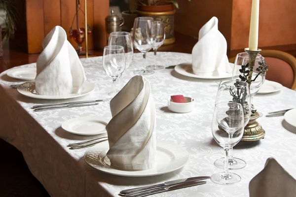 A mesa servida no restaurante — Fotografia de Stock