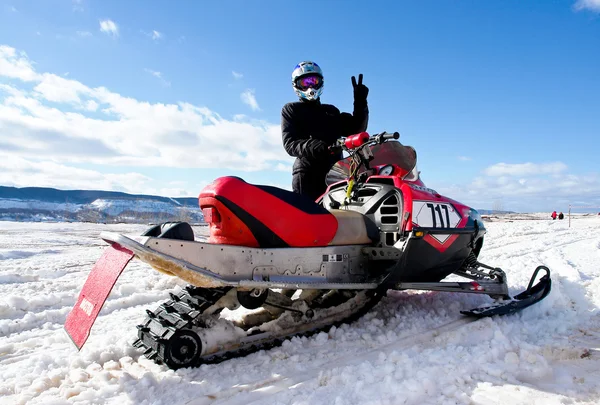 Kompetisi pada snowmobile — Stok Foto