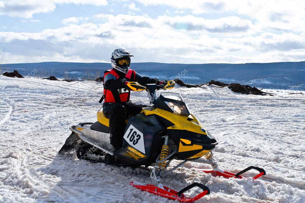 Competitions on snowmobile