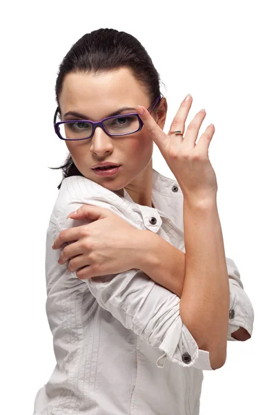 Bella ragazza in occhiali su un bianco — Foto Stock