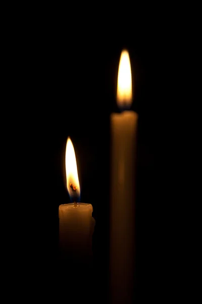 Svíčky izolovaných na černém pozadí — Stock fotografie