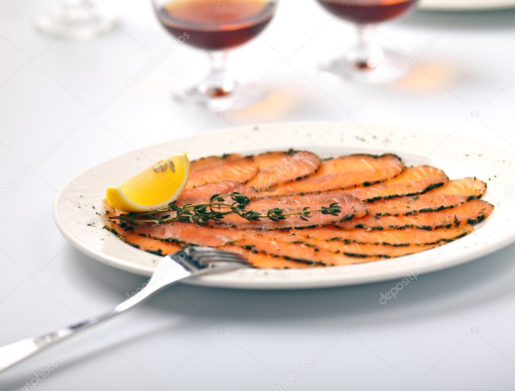 Salmón Carpaccio con Verdes y Limón 2023