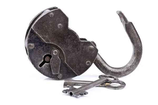 Velho cadeado aberto e chaves — Fotografia de Stock