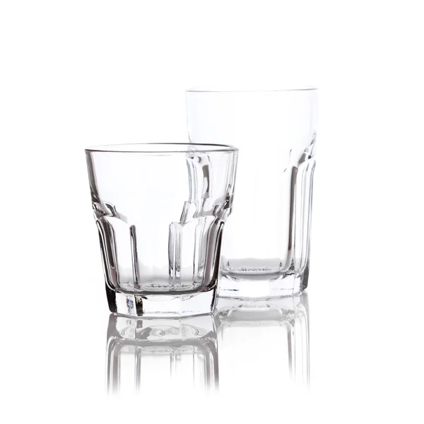 Twee glazen voor dranken geïsoleerd op wit — Stockfoto
