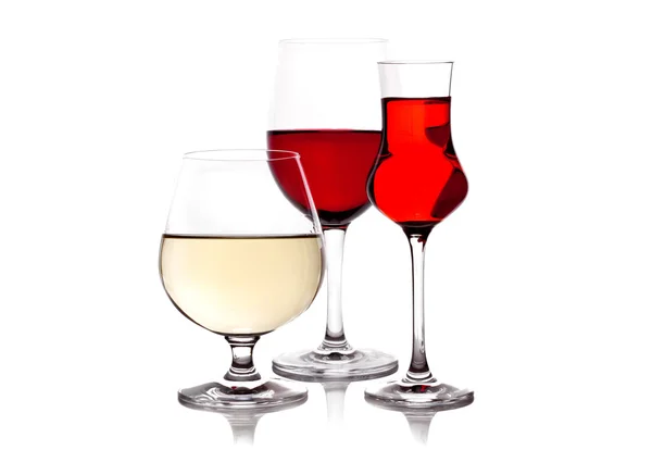 Verre de trhee avec vin rouge et blanc — Photo
