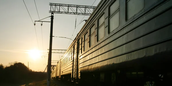 Pociąg na torach kolejowych — Zdjęcie stockowe