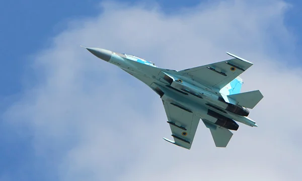 Реактивный истребитель Су-27 — стоковое фото