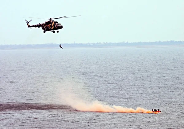 直升机。救援占领 — 图库照片