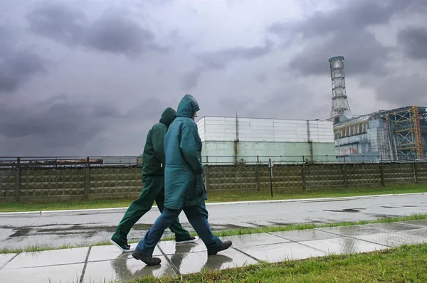 Περπατώντας κοντά το chornobyl nuclea — Φωτογραφία Αρχείου