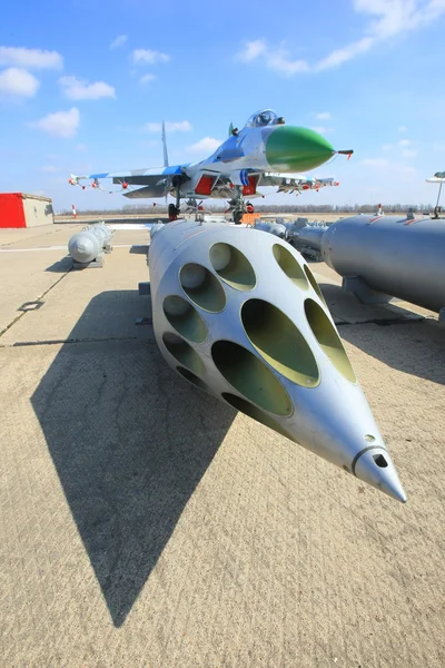 Roketatar ve savaş uçağı — Stok fotoğraf