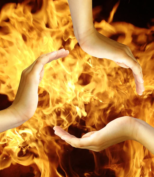 Handen op brand — Stockfoto