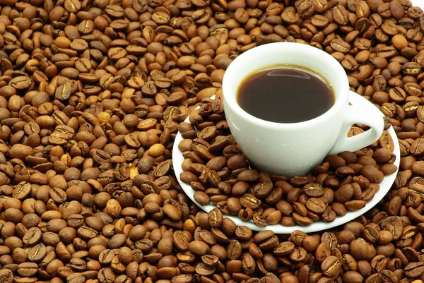 Vit kopp med kaffe — Stockfoto
