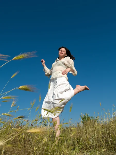 Senhora feliz correndo — Fotografia de Stock