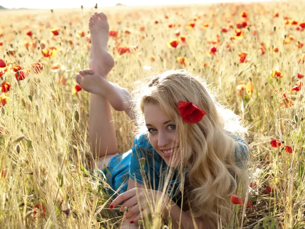 Barefoot blonde in poppies — Stock Photo, Image
