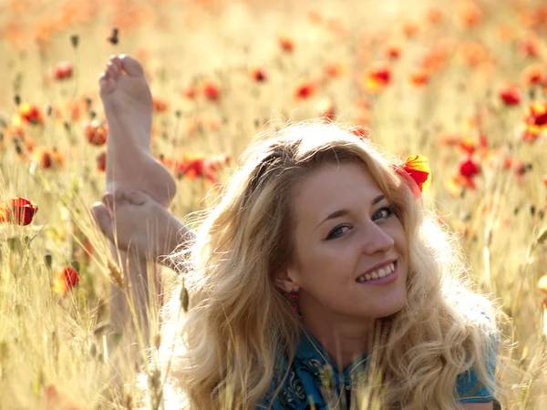Barefoot blonde in poppies — Stock Photo, Image