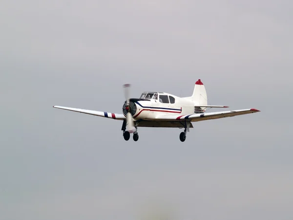 Private aircraft on final approach — Stock Photo, Image