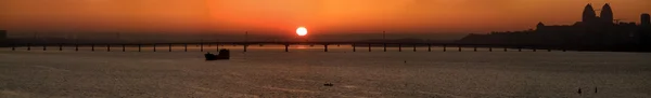 Wschód słońca panoramę miasta — Zdjęcie stockowe