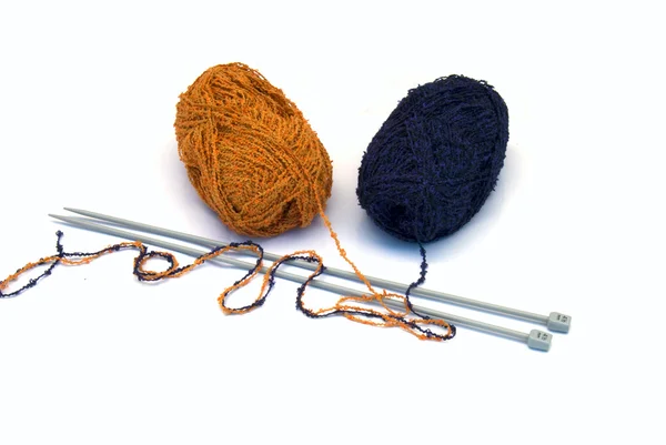 양모와 뜨개질 바늘-절연 — 스톡 사진