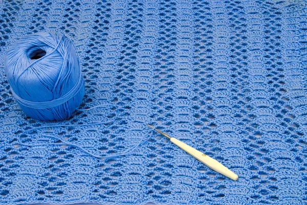 Laine et aiguilles à tricoter - isolées — Photo