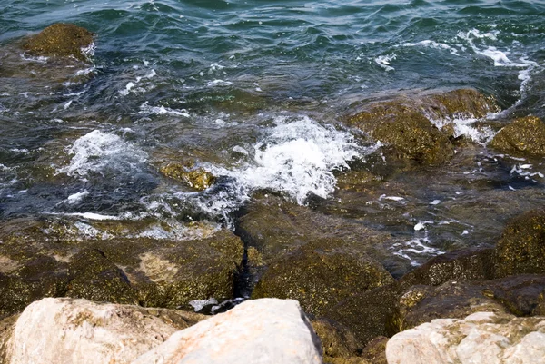Kameny v Atlantském oceánu — Stock fotografie