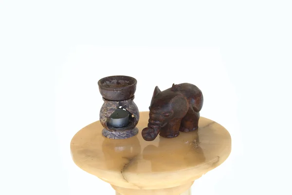 Asiatiska souvenir lycklig elefant och candl — Stockfoto
