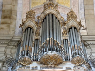 eski kilisenin büyük organ