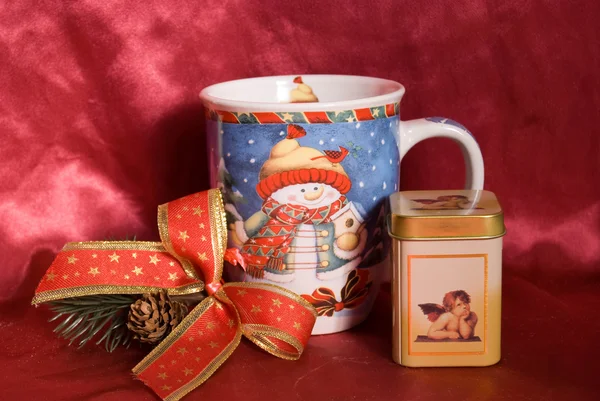 Taza de Navidad con caja de té —  Fotos de Stock