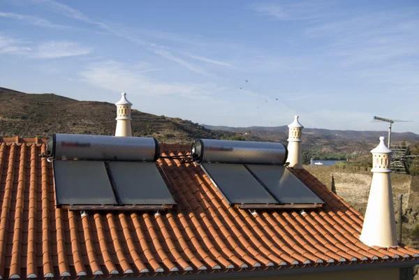 Çatıdaki güneş panelleri