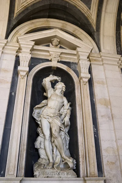 Το άγαλμα του το εθνικό βασιλικό παλάτι — Φωτογραφία Αρχείου