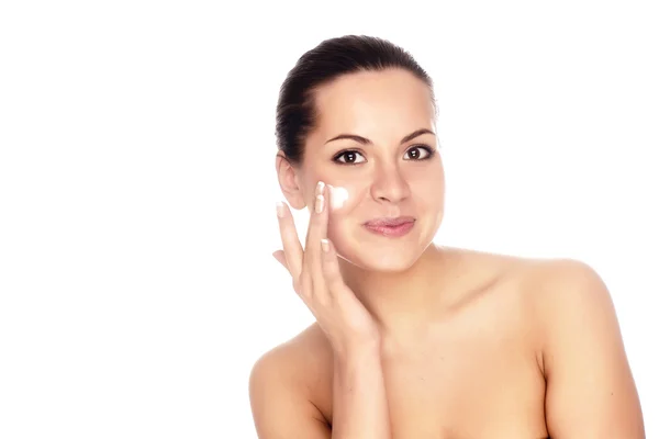 Mujer joven aplicando crema en la cara —  Fotos de Stock