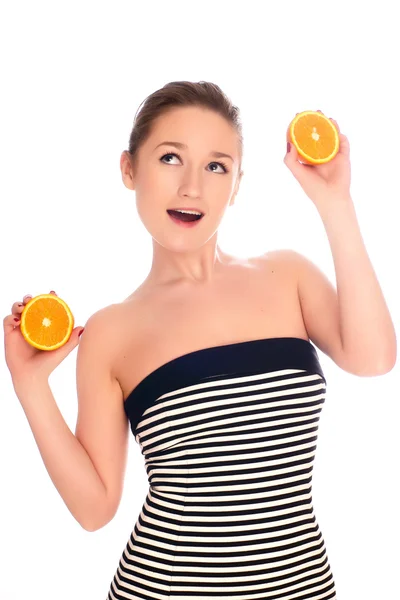 Młoda piękna kobieta z pomarańczą — Zdjęcie stockowe