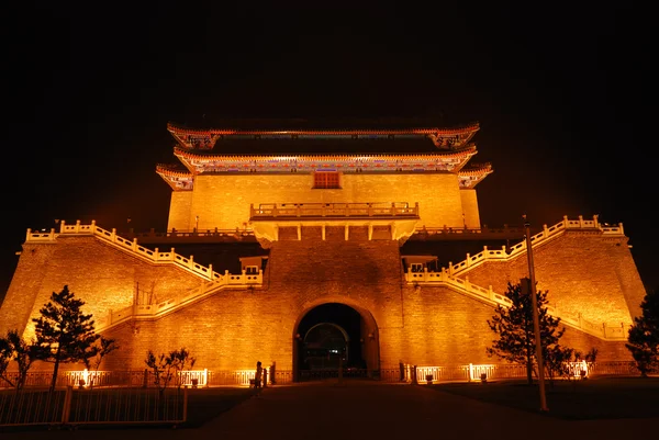 Ночное освещение храма — стоковое фото