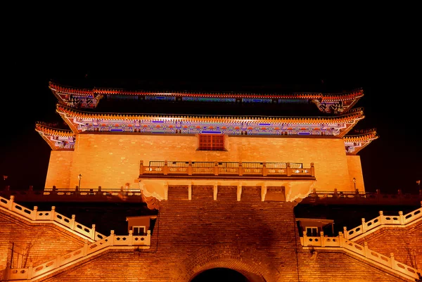 Nacht verlichting van tempel — Stockfoto