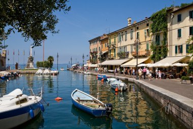 Lago di garda: lazise clipart