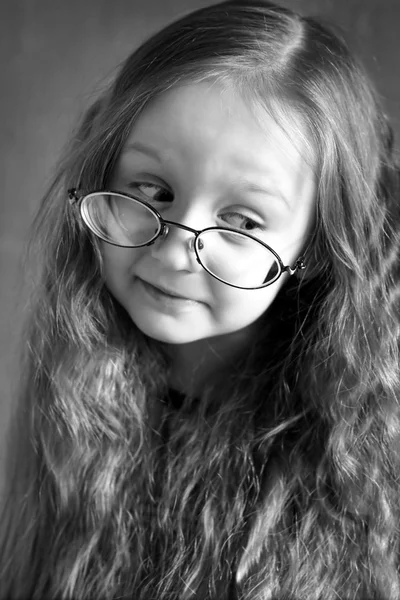 Lány szemüveggel — Stock Fotó