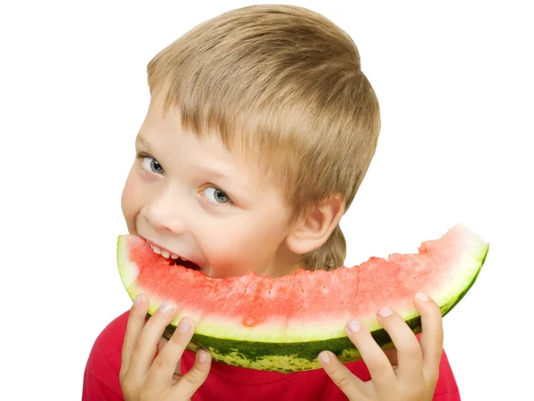 Menino comendo um pedaço de melancia — Fotografia de Stock