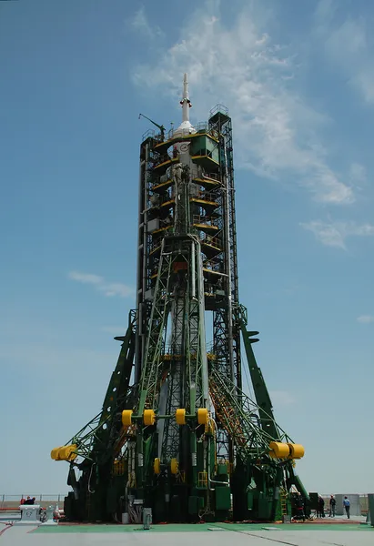 Navire spatial Soyouz sur la rampe de lancement — Photo