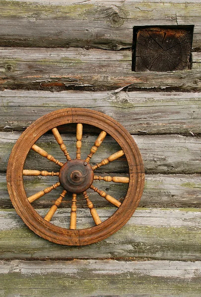 Hand Spinning Wheel On The Log House Wal — Stock Photo, Image