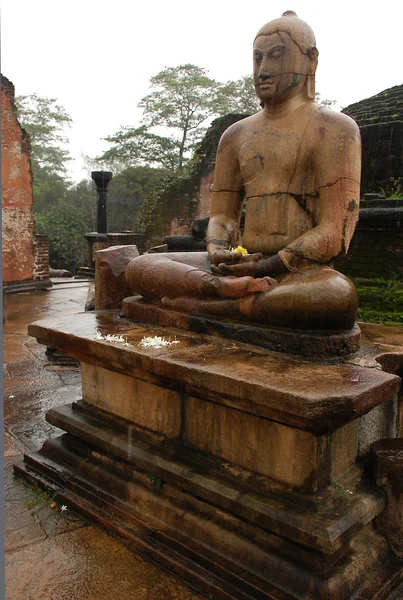 Buddha Image in Vatadage Temple — Stock Photo, Image