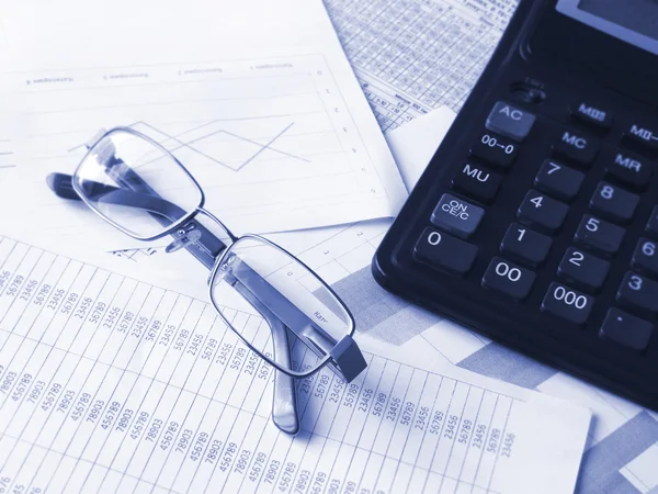 Calculator and glasses — Stock Photo, Image