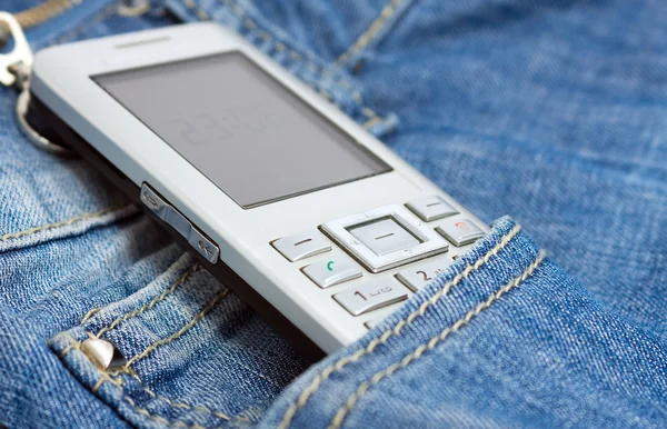 Telefon i fickan — Stockfoto