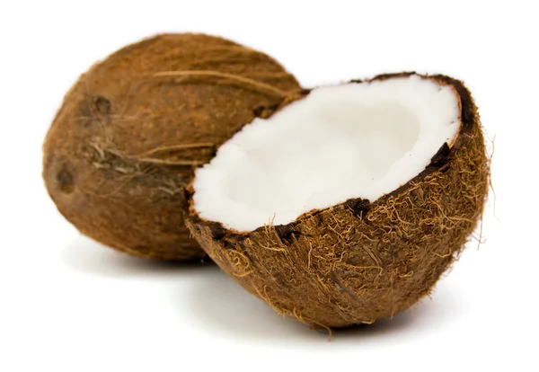 Свежий кокос на белом фоне — стоковое фото